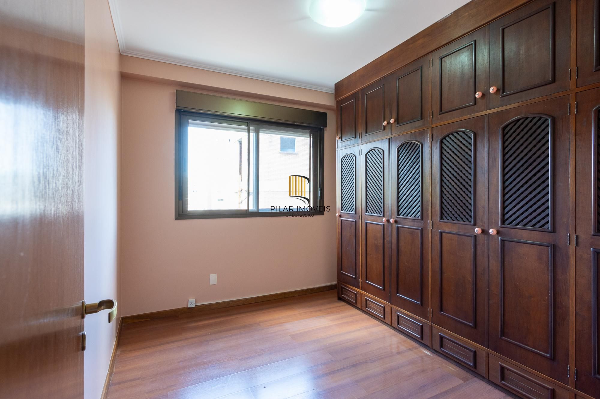 Apartamento 3 quartos, 1 suite, dependência, sacada com churrasqueira, 2 vagas - Bairro Menino Deus