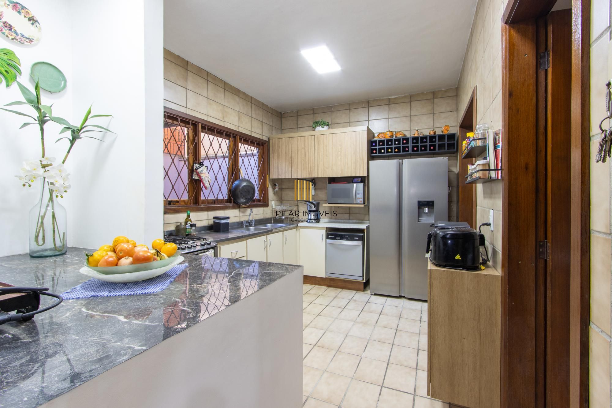 Casa 5 dormitórios no bairro Teresópolis
