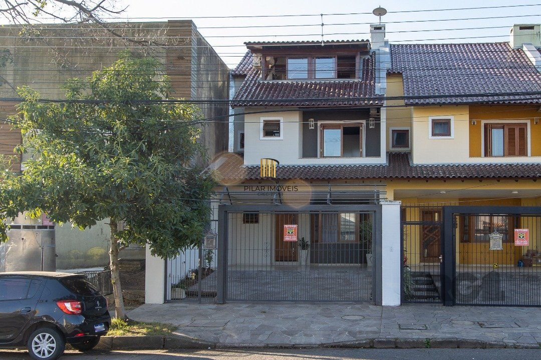 Casa para Venda - 300m², 5 dormitórios, sendo 1 suites, 4 vagas - Portal do Guarujá - Pilar Imóveis