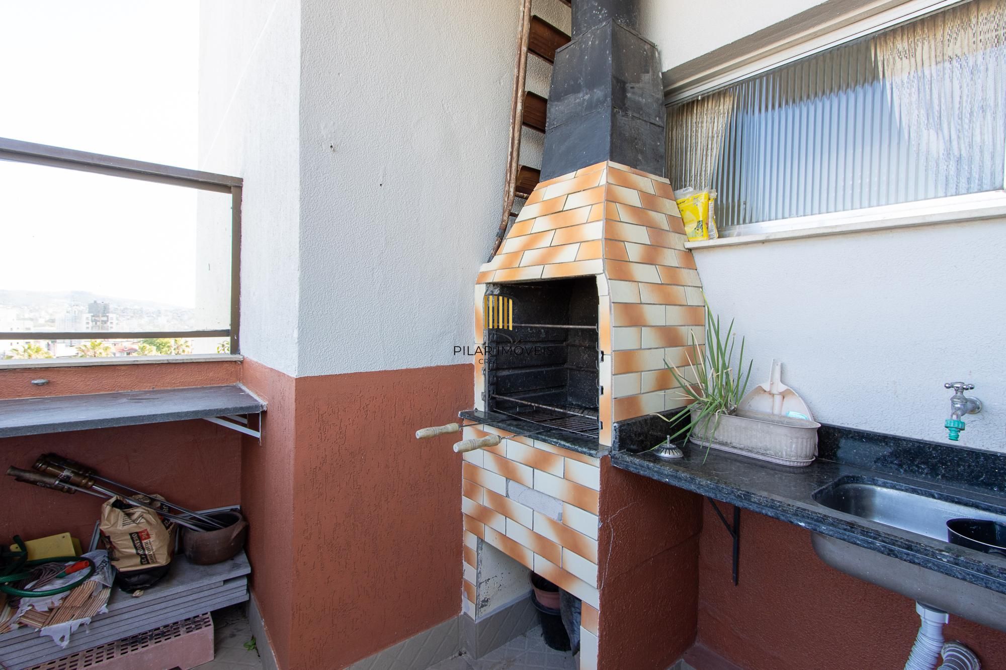 Cobertura com 2 dormitórios, incluindo 1 suíte.