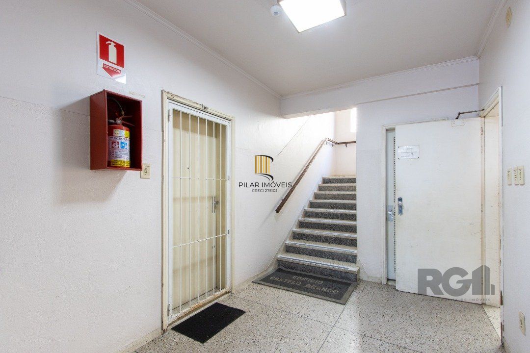 Apartamento reformado de 124m² privativos- 3 dormitórios sendo 1 suíte no bairro Medianeira