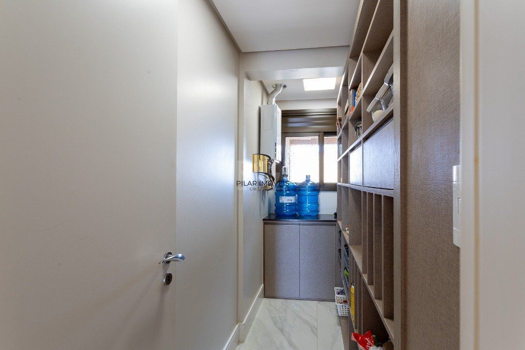Apartamento para Venda - 323m², 3 dormitórios, sendo 3 suites, 4 vagas - Centro