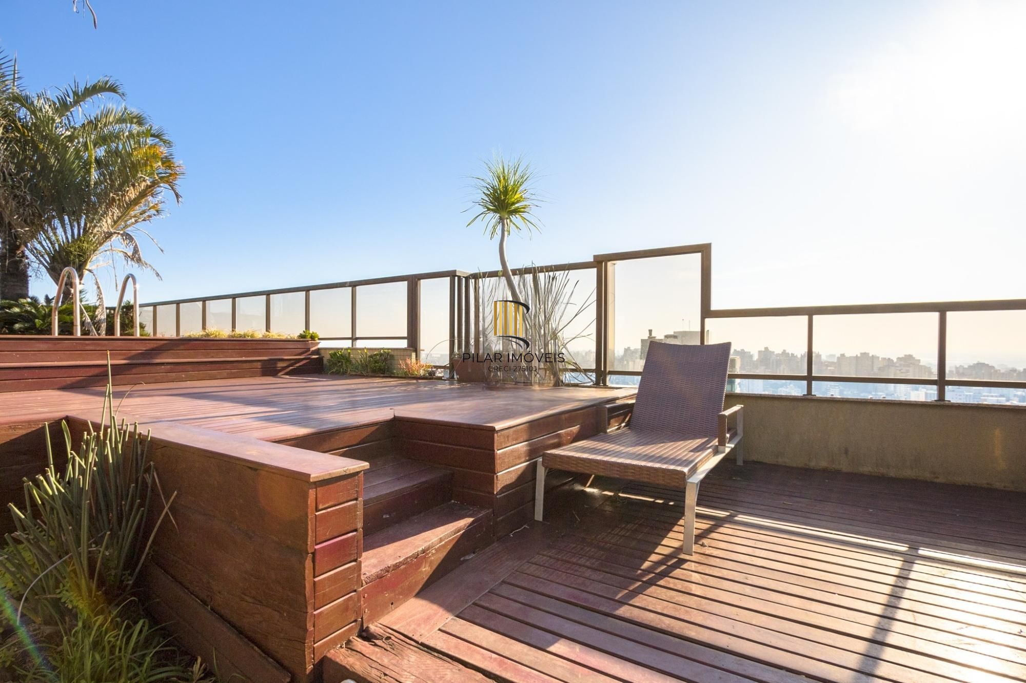 Clássica Cobertura, 600m2 privativos, 4 Dormitórios Sendo 3 Suítes!