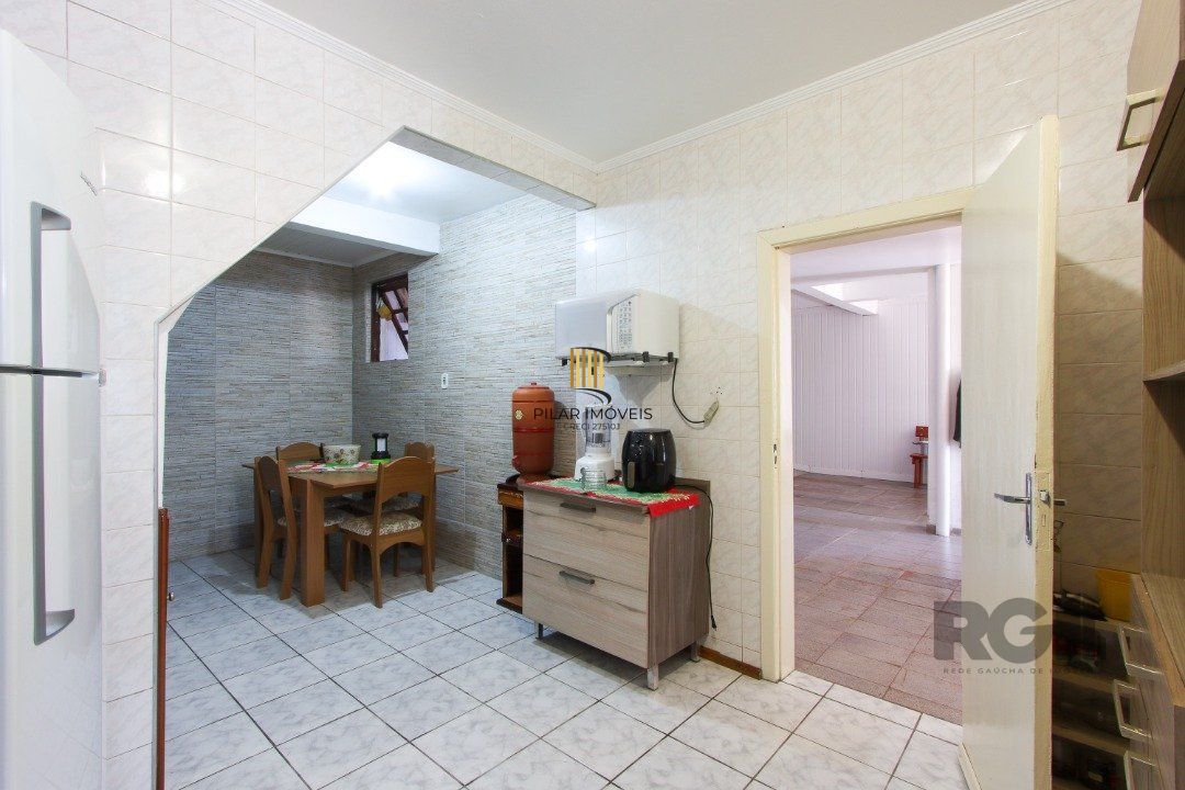 Casa 04 dormitórios, 02 suítes, living 02 ambientes