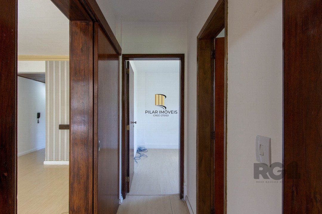 Apartamento, 2 dormitórios, bairro Cristal.