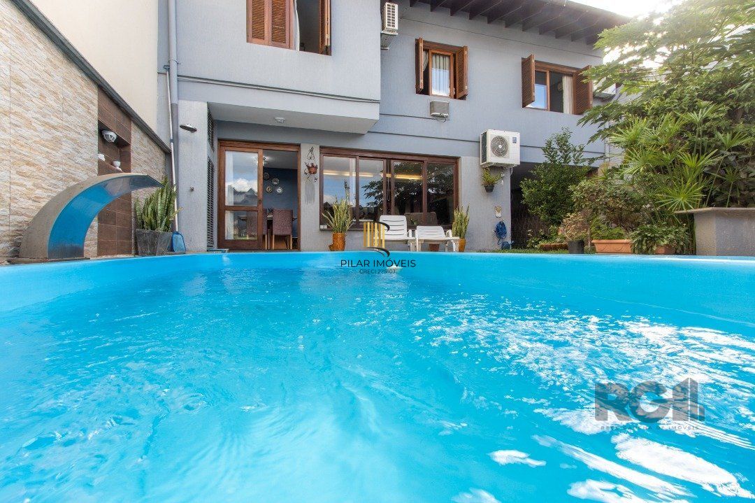 Casa 3 dormitórios no bairro Medianeira
