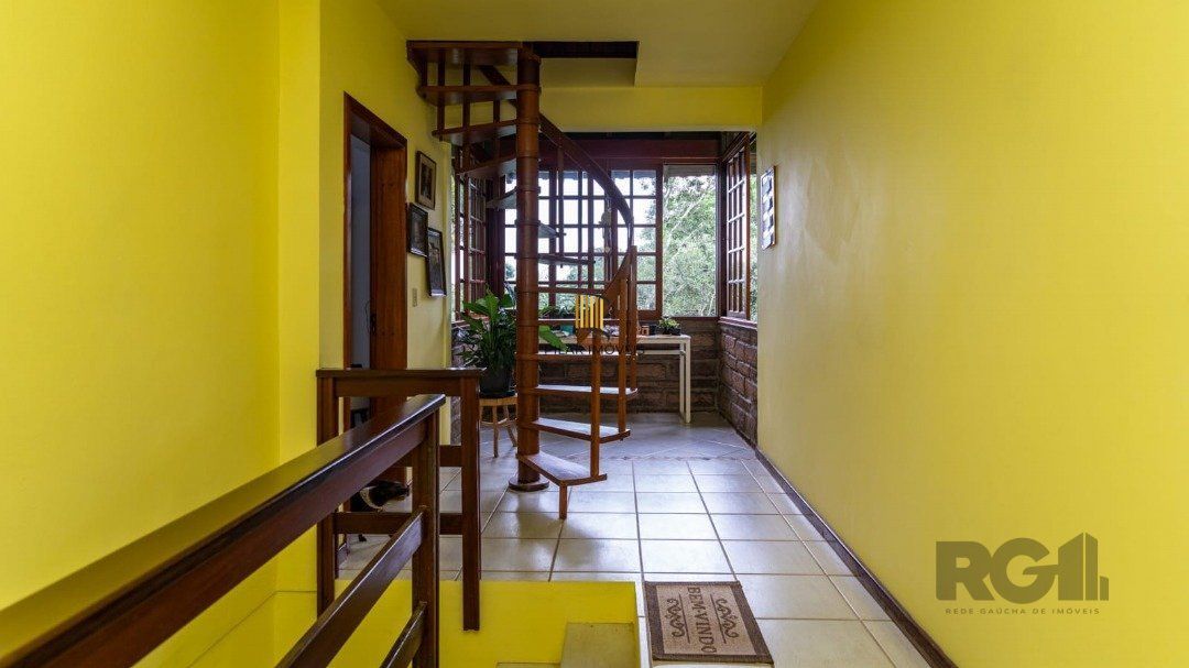 Casa 6 dormitórios no bairro Cascata