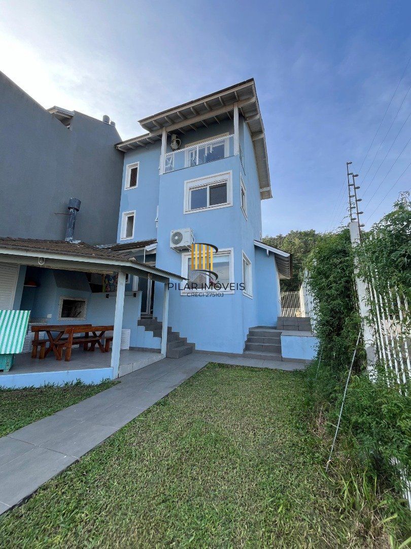 Sobrado com vista para o Rio,  3 quartos, suite, pátio - Guarujá