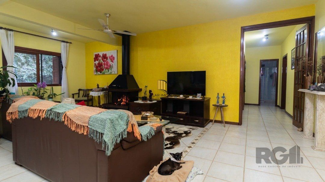 Casa 6 dormitórios no bairro Cascata