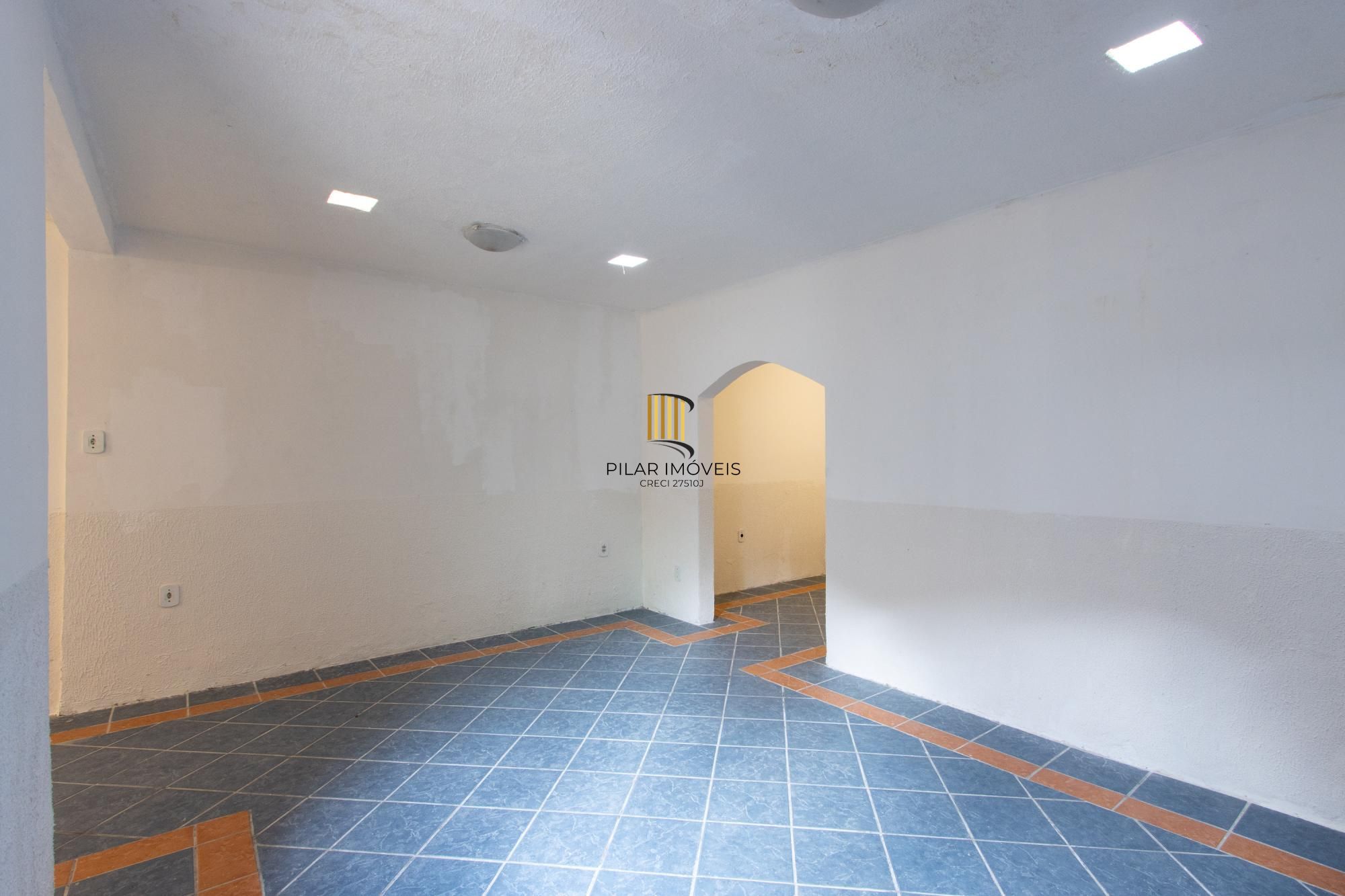 Casa para Venda - 235m², 2 dormitórios, 4 vagas - Cavalhada