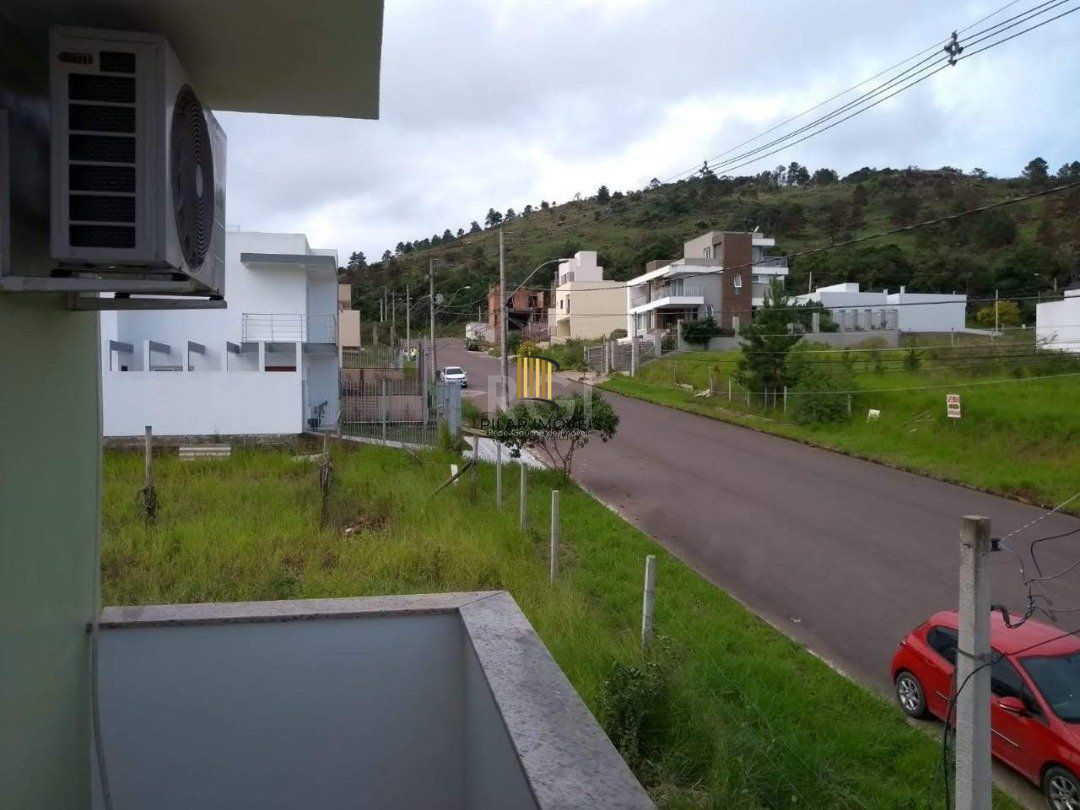 Casa linda com vista para o Rio com 3 pavimentos  com duas suíte