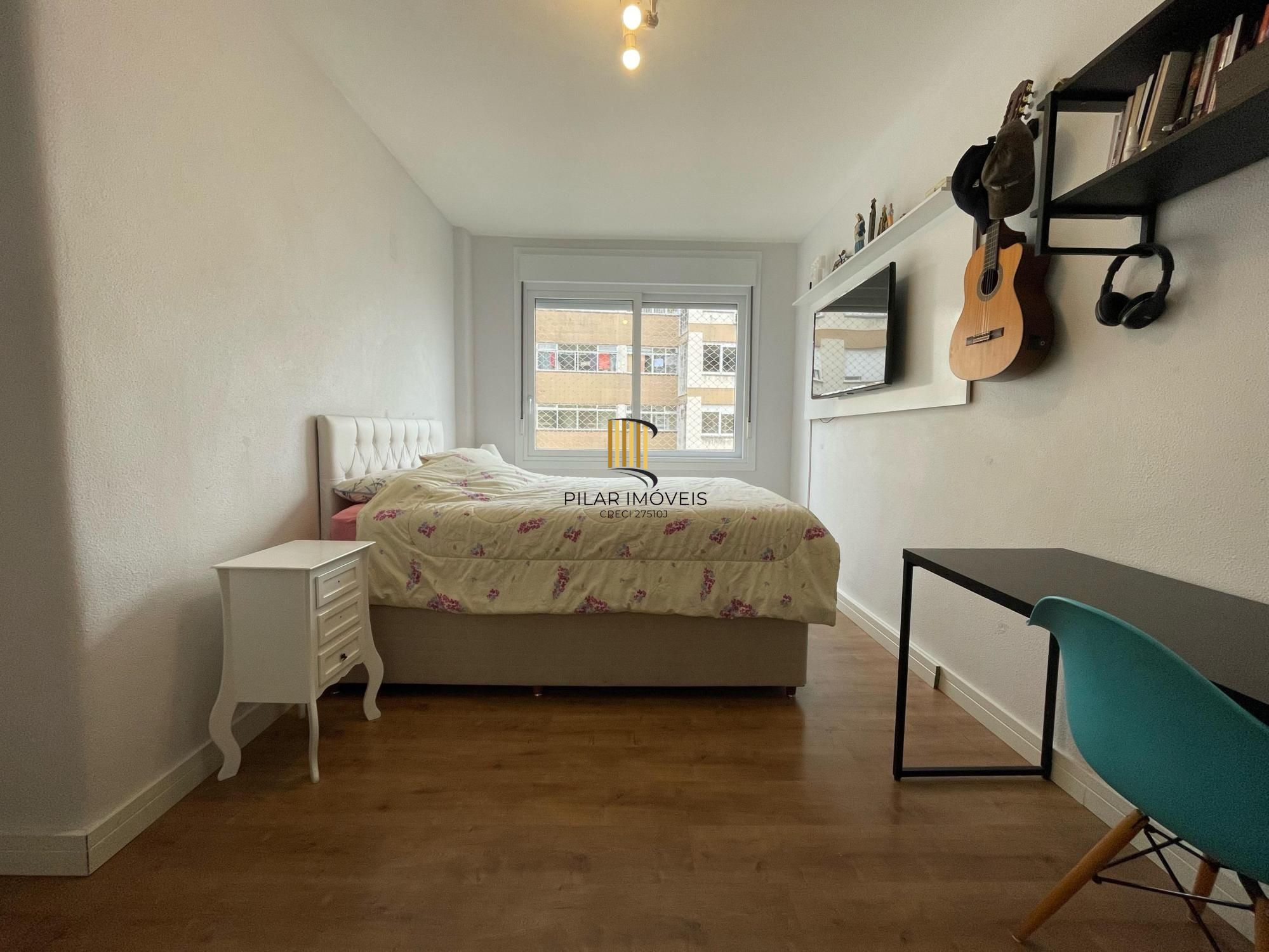 Apartamento com linda vista definida para o Rio Guaíba ? amplo, arejado e com sol da tarde!