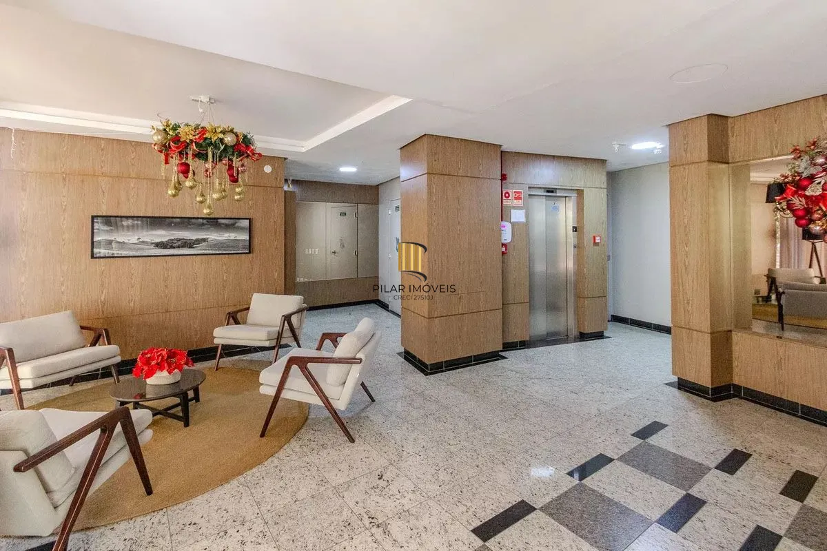 Apartamento com 3 dormitórios, 2 vagas e 231.61m² - Bairro Menino Deus