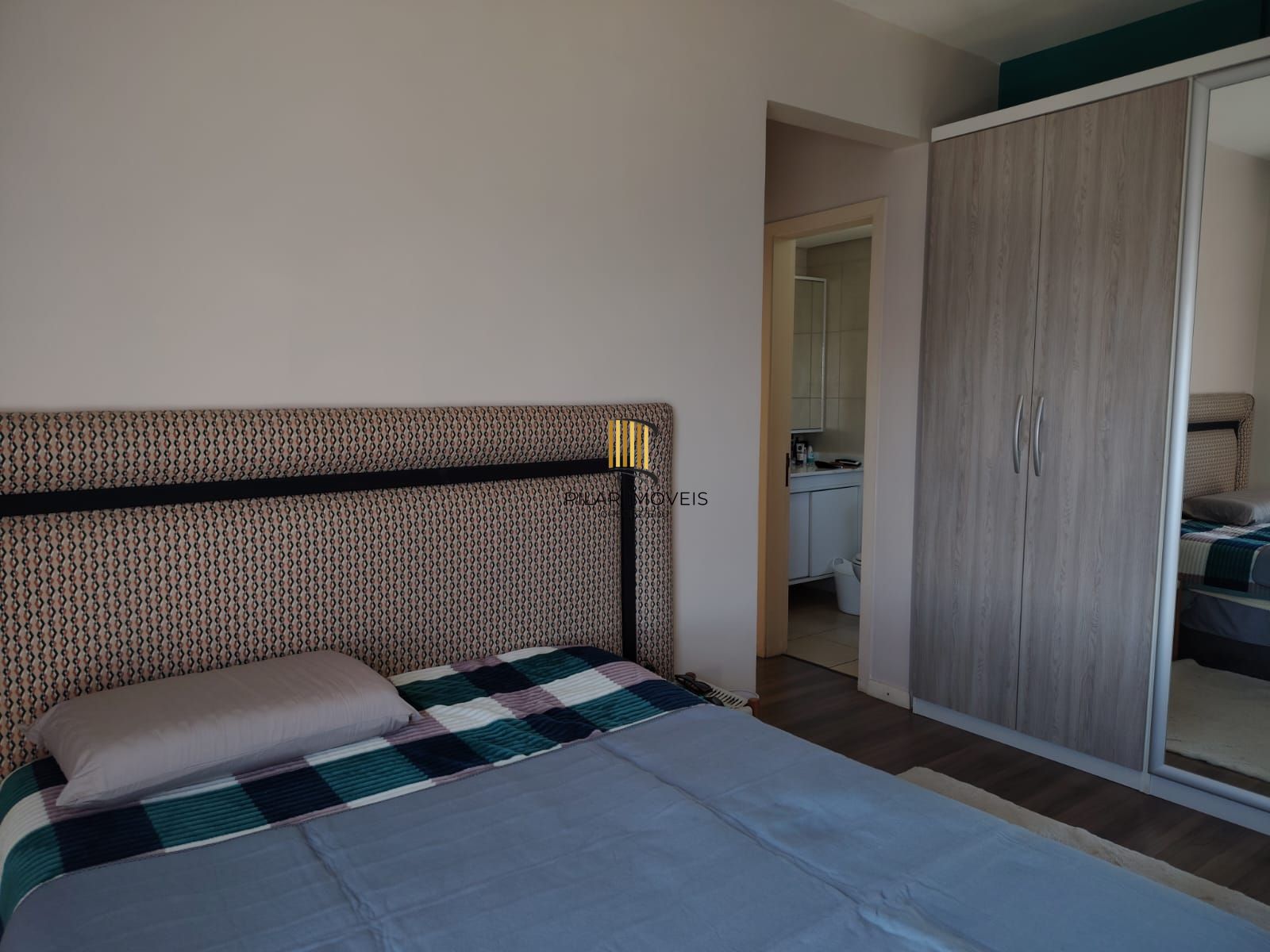 Cobertura de 3 dormitórios, 1 suíte, 2 vagas escrituradas e vista para o Guaíba.