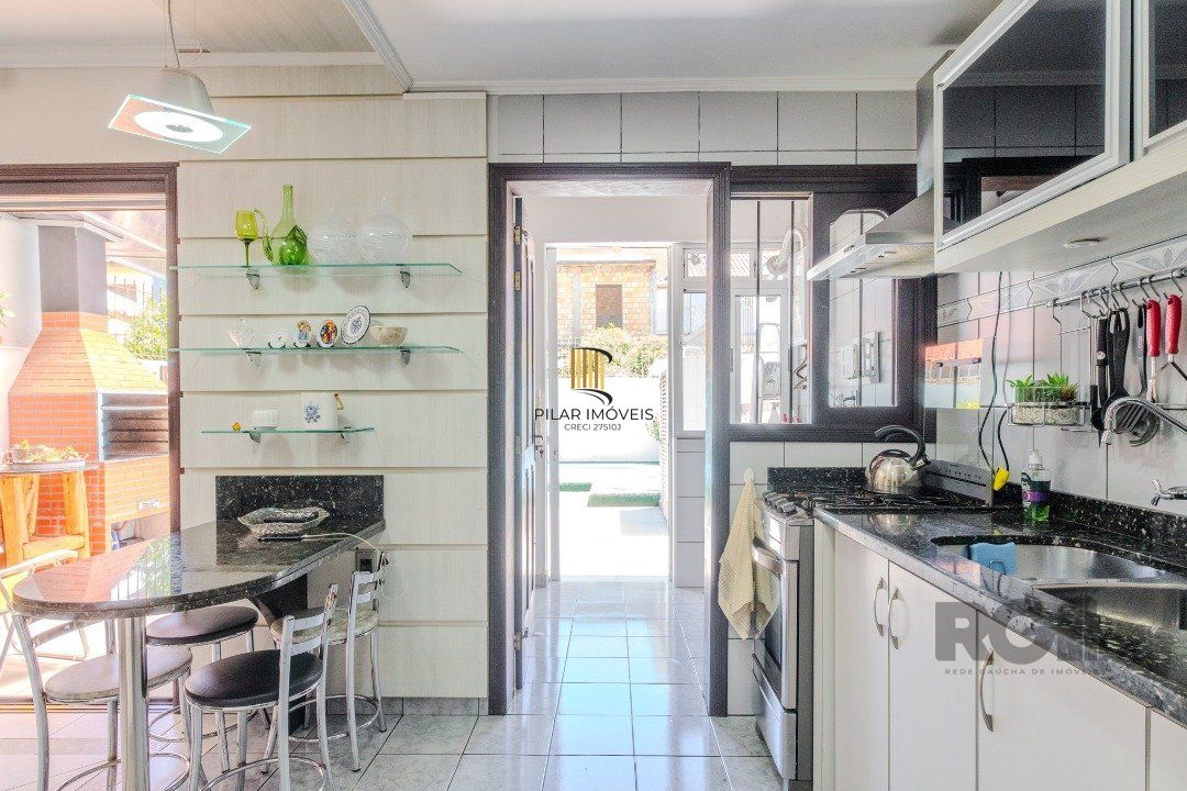 Casa 3 dormitórios no bairro Hípica