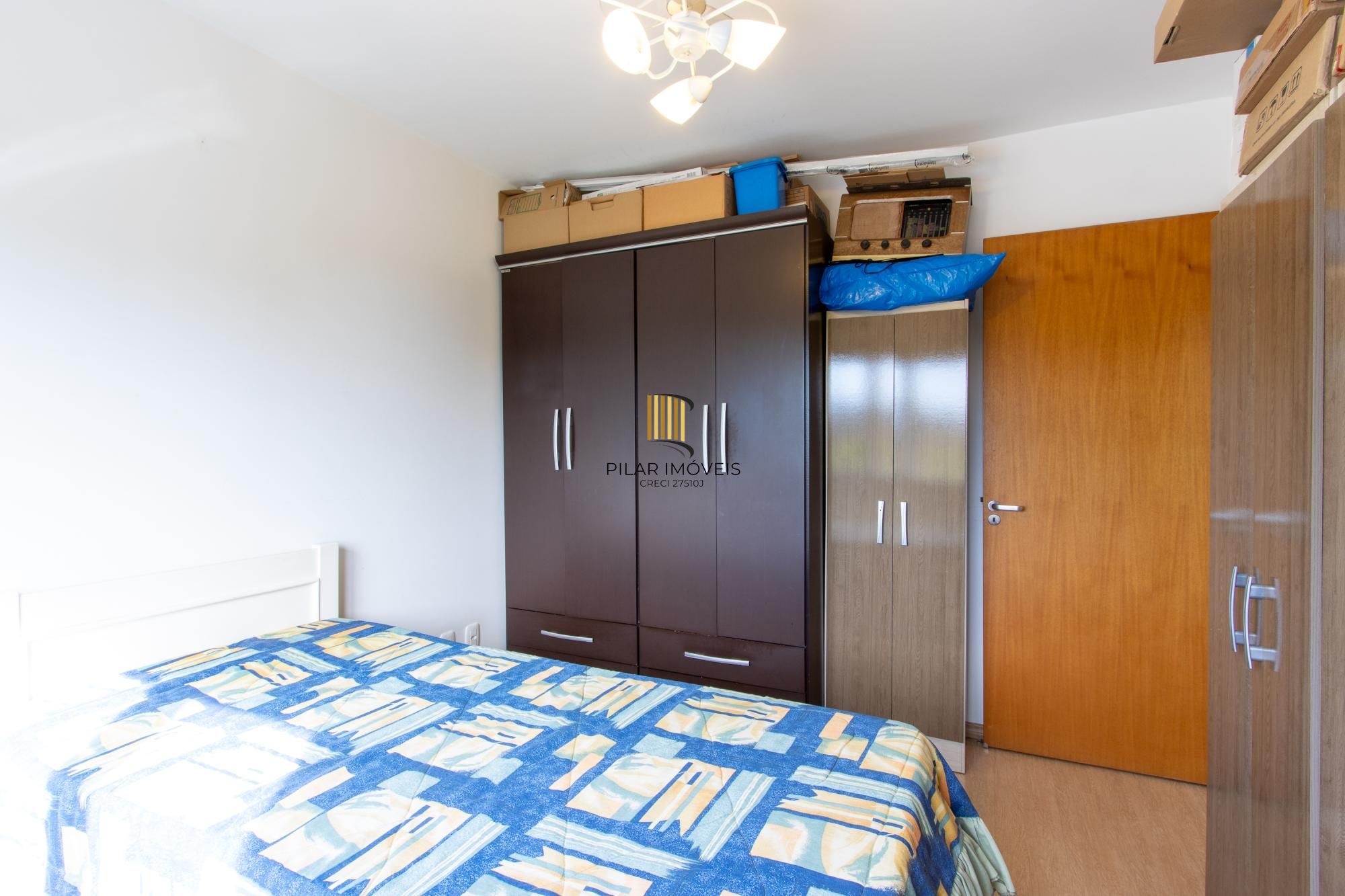 Apartamento de 2 dormitórios, na zona sul de Porto Alegre, semi-mobiliado, churrasqueira e box escriturado.