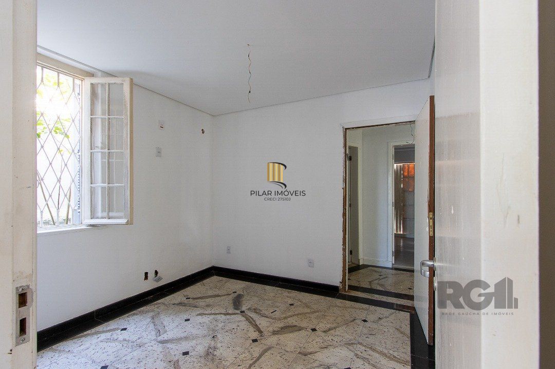 Casa 3 dormitórios no bairro Floresta