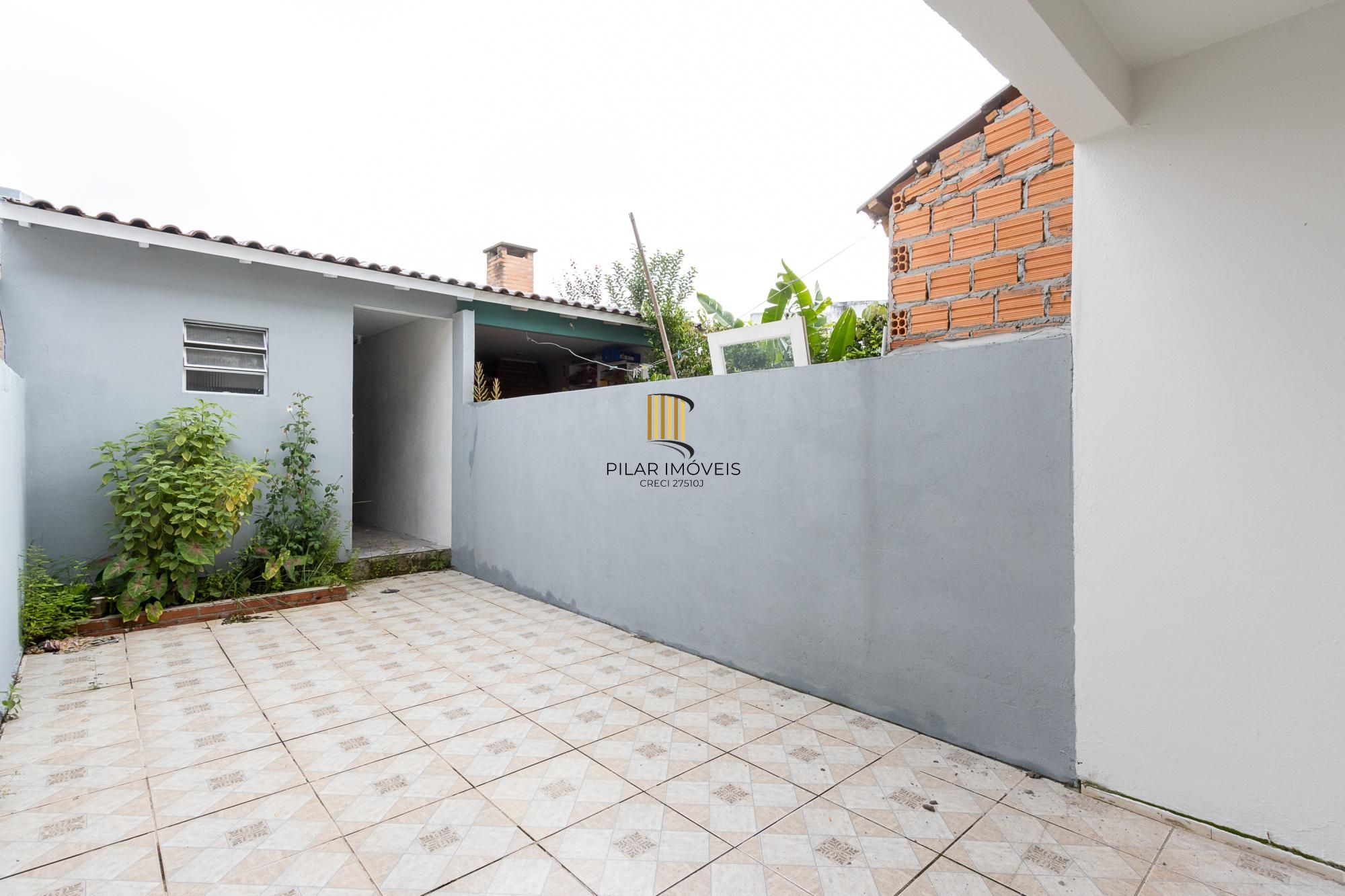 Casa (sobrado), 2 dormitórios, pátio - Bairro Hípica
