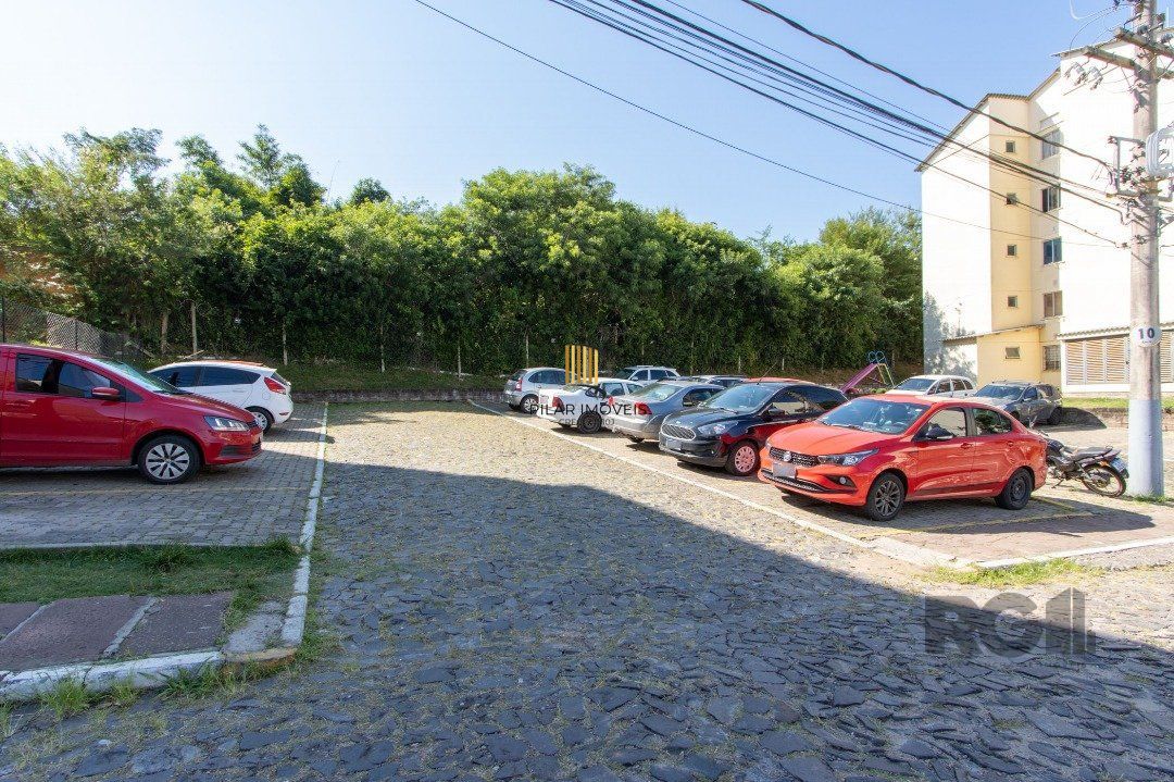 Apartamento semimobiliado com 2 dormitórios, banheiro social e 1vaga rotativa