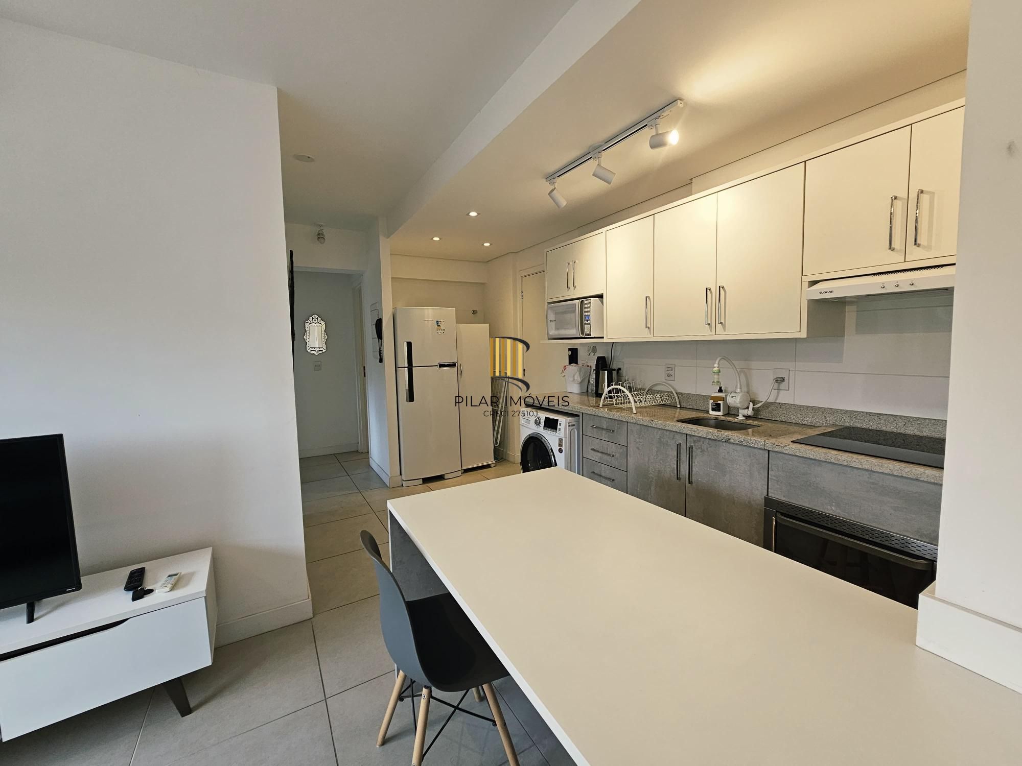 Apartamento mobiliado, 2 dormitórios, com vaga escriturada - Cidade Baixa