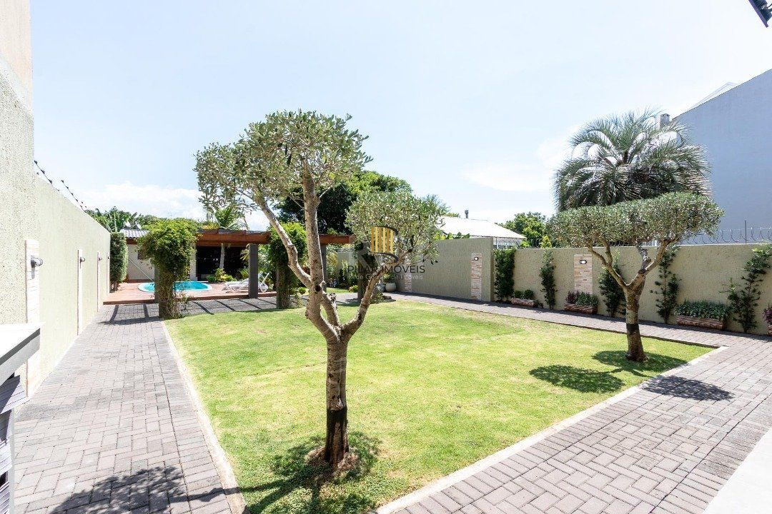 Casa para Venda - 420m², 3 dormitórios, sendo 3 suites, 8 vagas - Ipanema