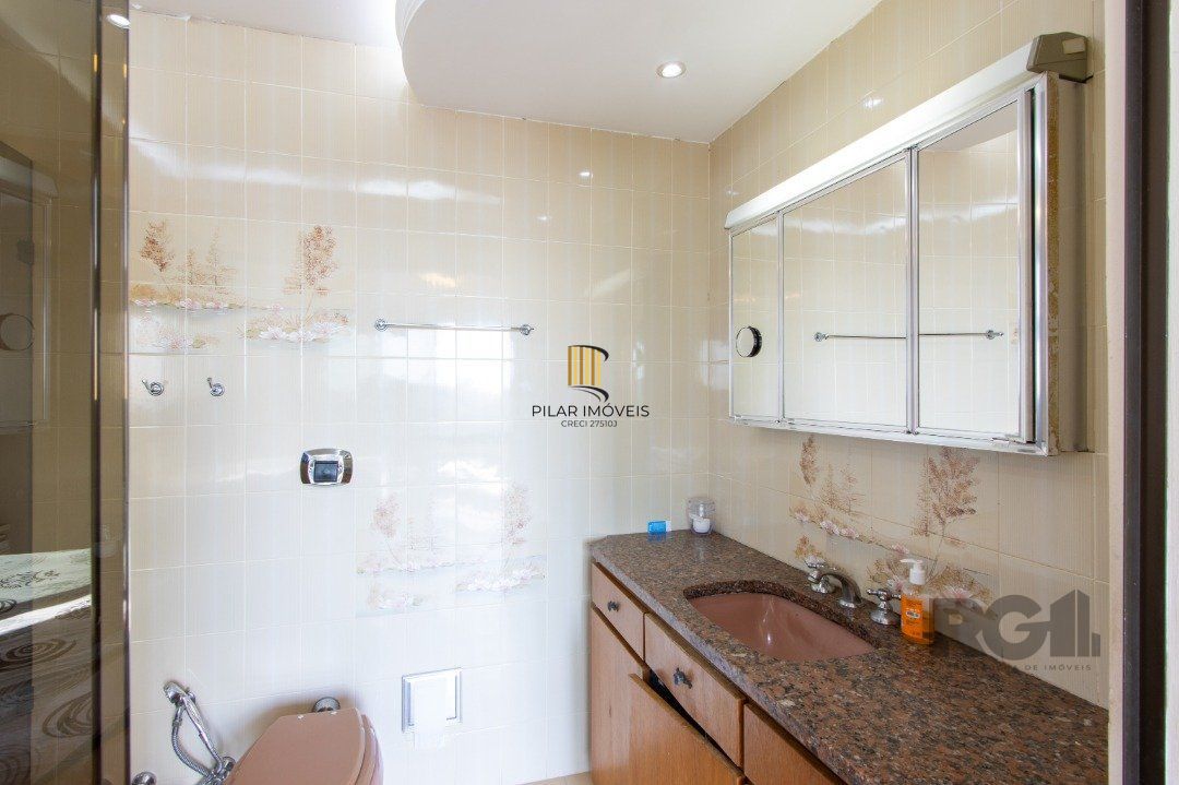 Casa 5 dormitórios no bairro Teresópolis
