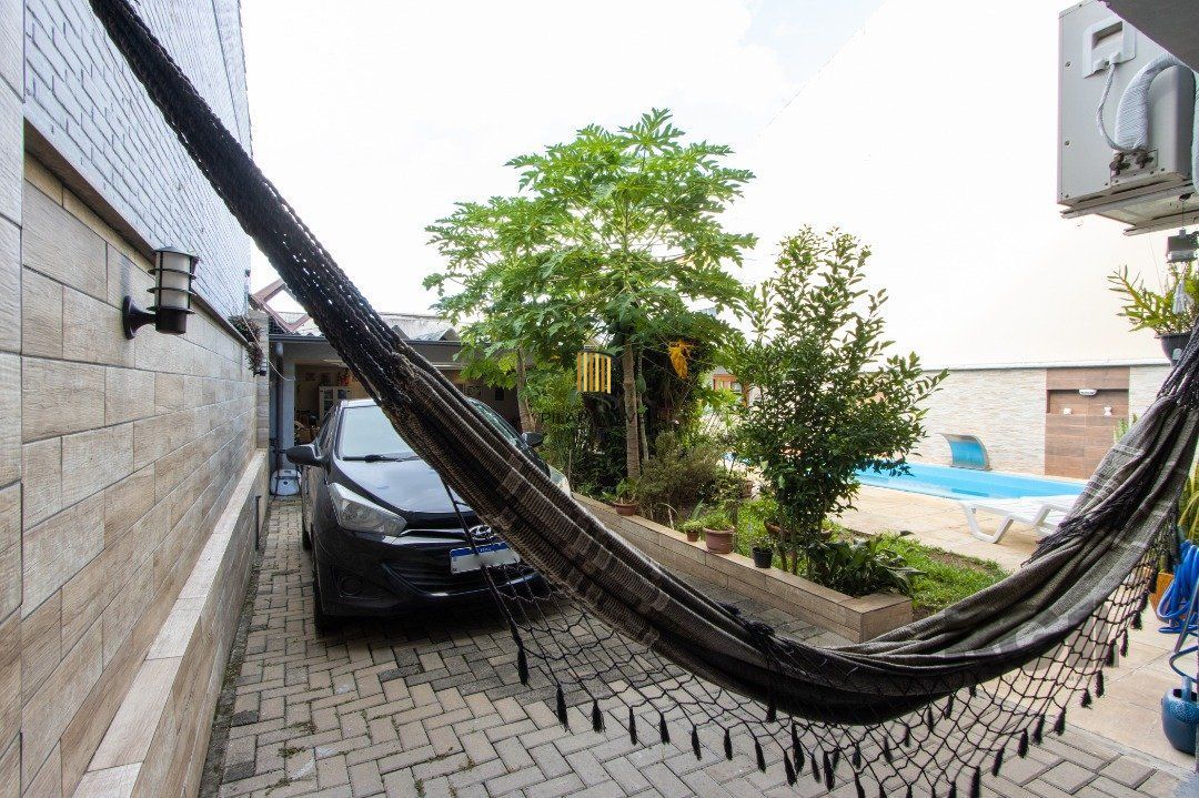 Casa 3 dormitórios no bairro Medianeira