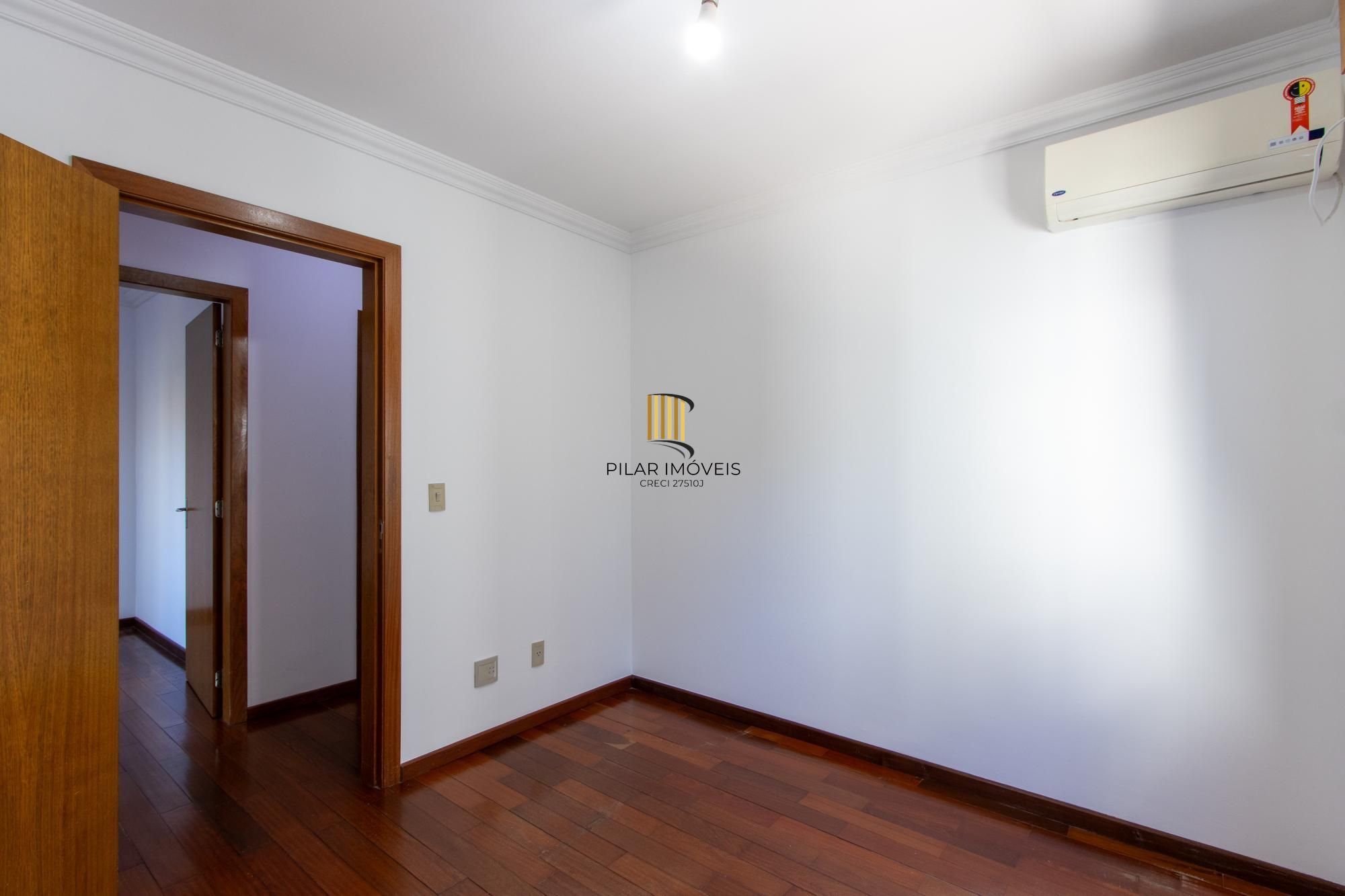 Apartamento 3 dormitórios no bairro Camaquã