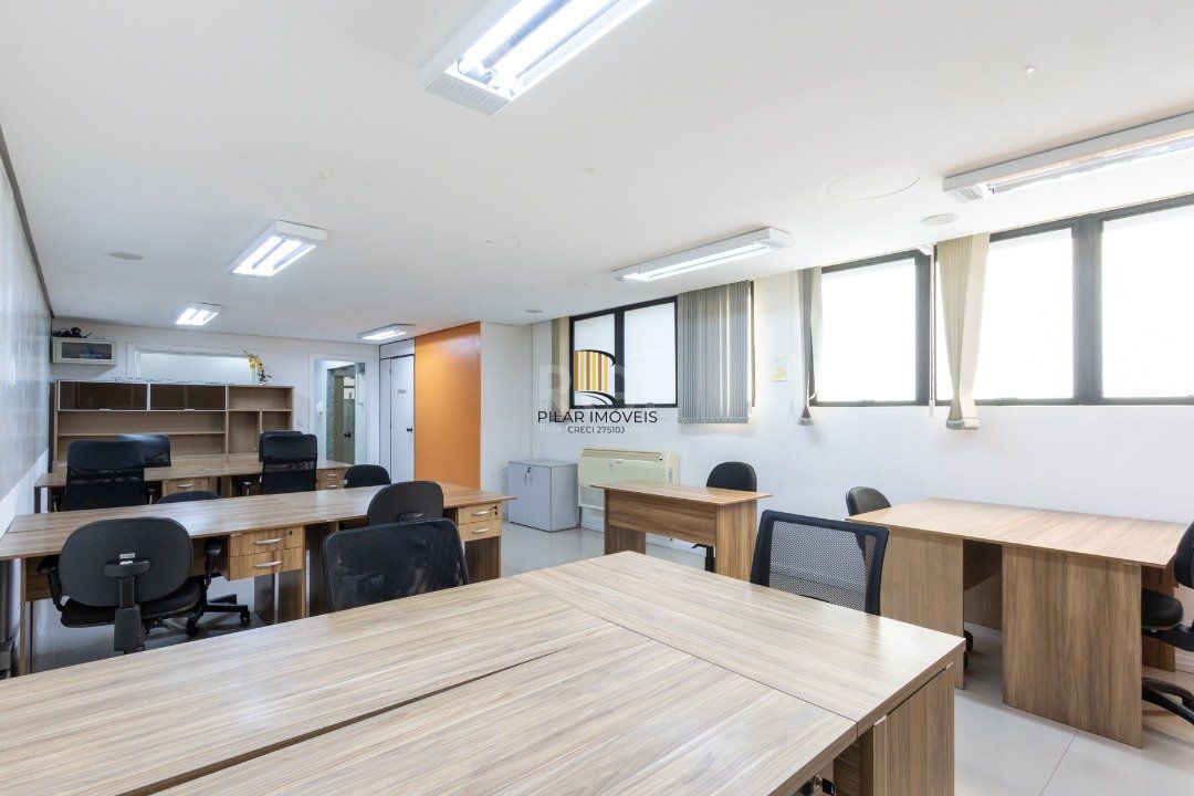 Sala em andar inteiro com 141,77 m2 privativos