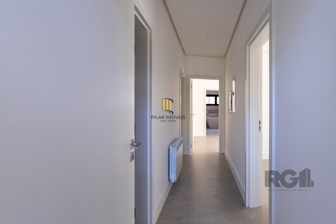 A Casa Le Mans, uma residência térrea de esquina com 389,48m2 de área coberta