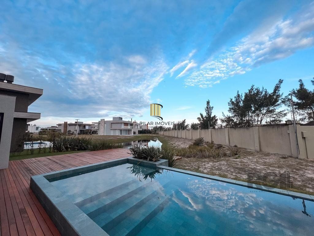 Casa de Condomínio 5 dormitórios no bairro Marina