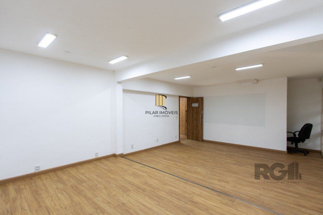 Excelente casa comercial com aproximadamente 300m² de área construída
