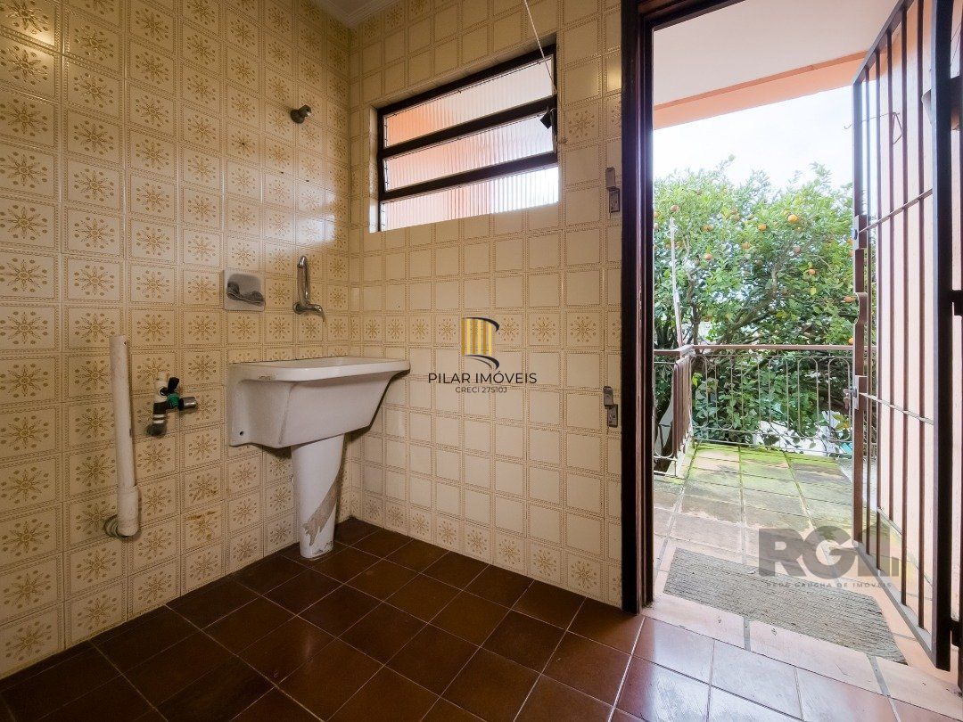 Casa 4 dormitórios no bairro Teresópolis