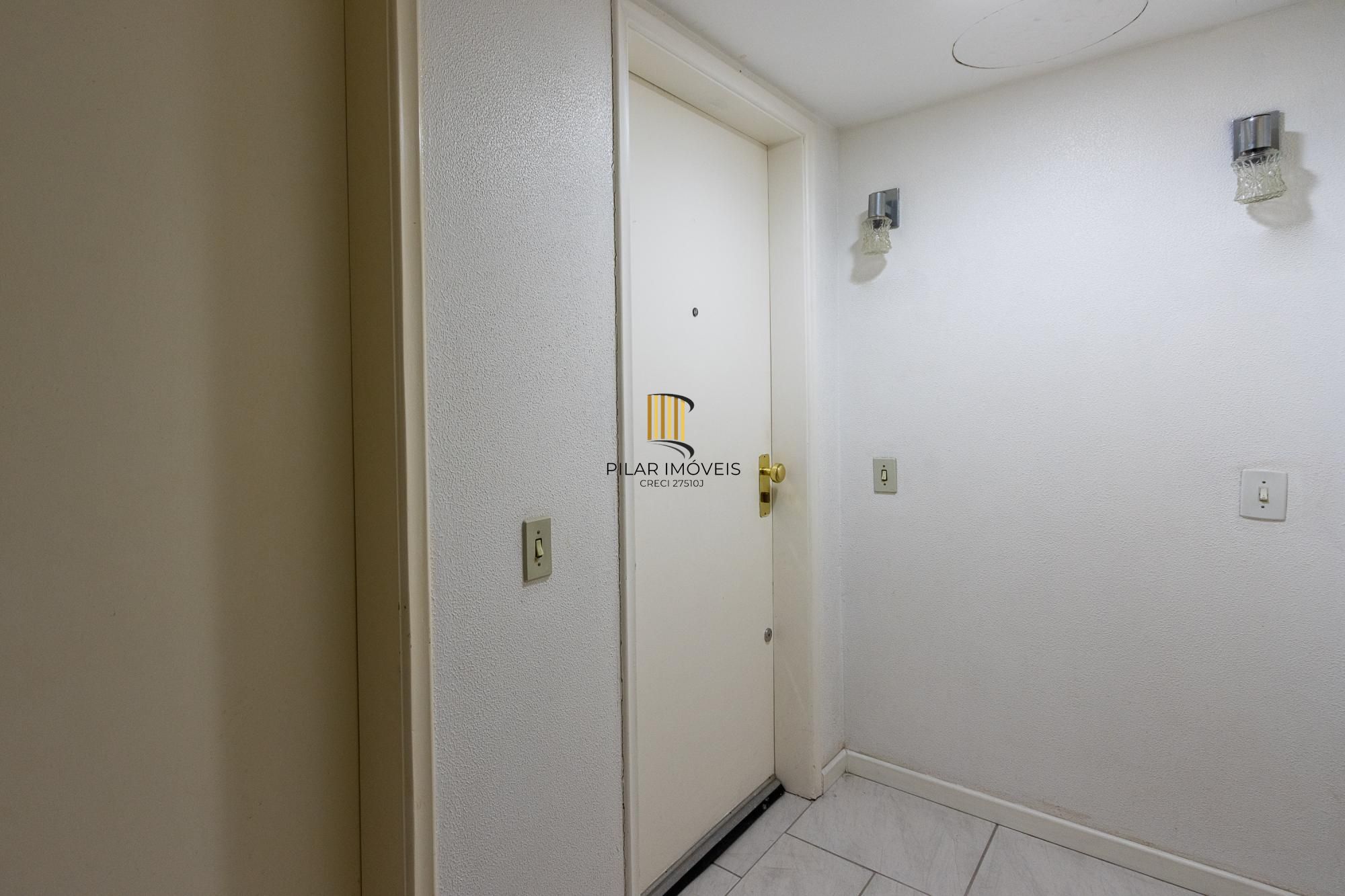 Apartamento amplo e bem localizado no Menino Deus!!