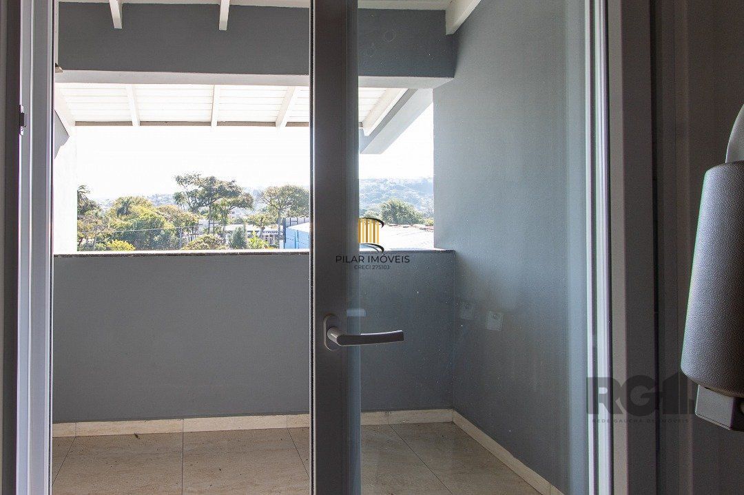 Casa 4 dormitórios no bairro Nonoai
