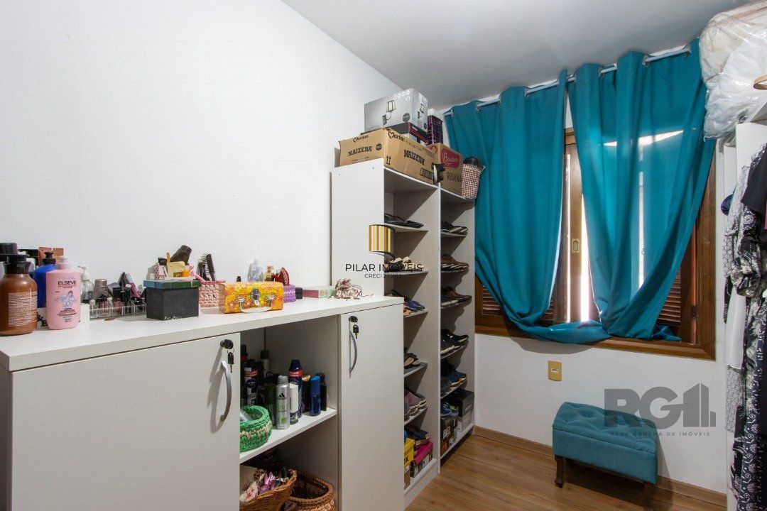 Excelente oportunidade de casa à venda em condomínio fechado no Reserva Guarujá, localizado na Avenida da Serraria em Porto Alegre.