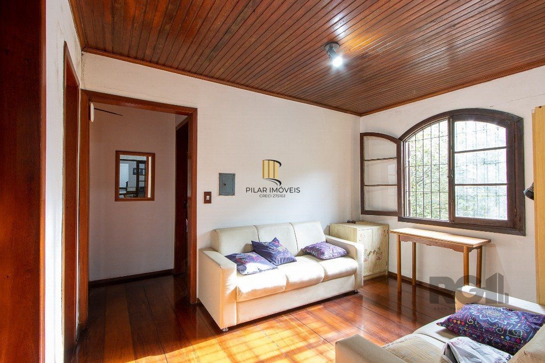 Casa 4 Dormitório(s) Bairro Nonoai