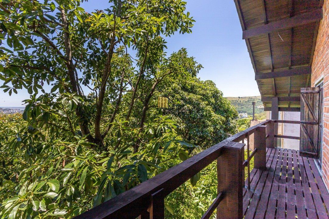 Casa 4 dormitórios, Altos da Vila Nova, Zona Sul, Porto Alegre.