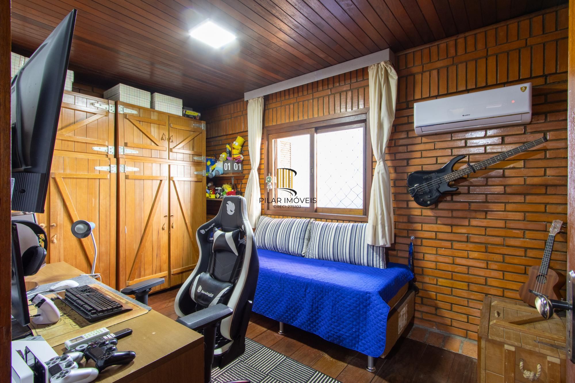 Casa 5 dormitórios no bairro Teresópolis