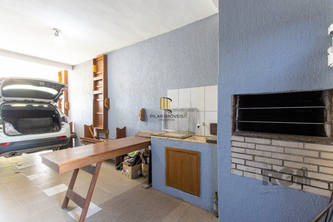 Casa para Venda - 300m², 3 dormitórios, sendo 1 suites, 4 vagas - Tristeza