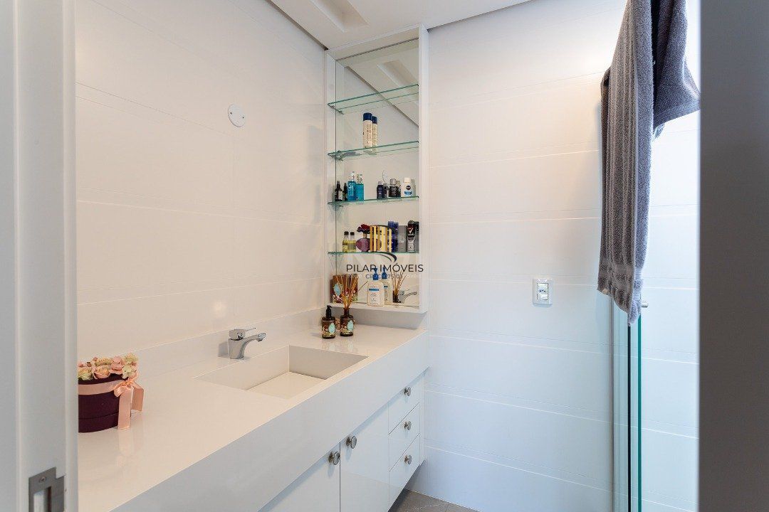 Casa Condominio para Venda - 380m², 3 dormitórios, sendo 3 suites, 6 vagas - Terra Ville