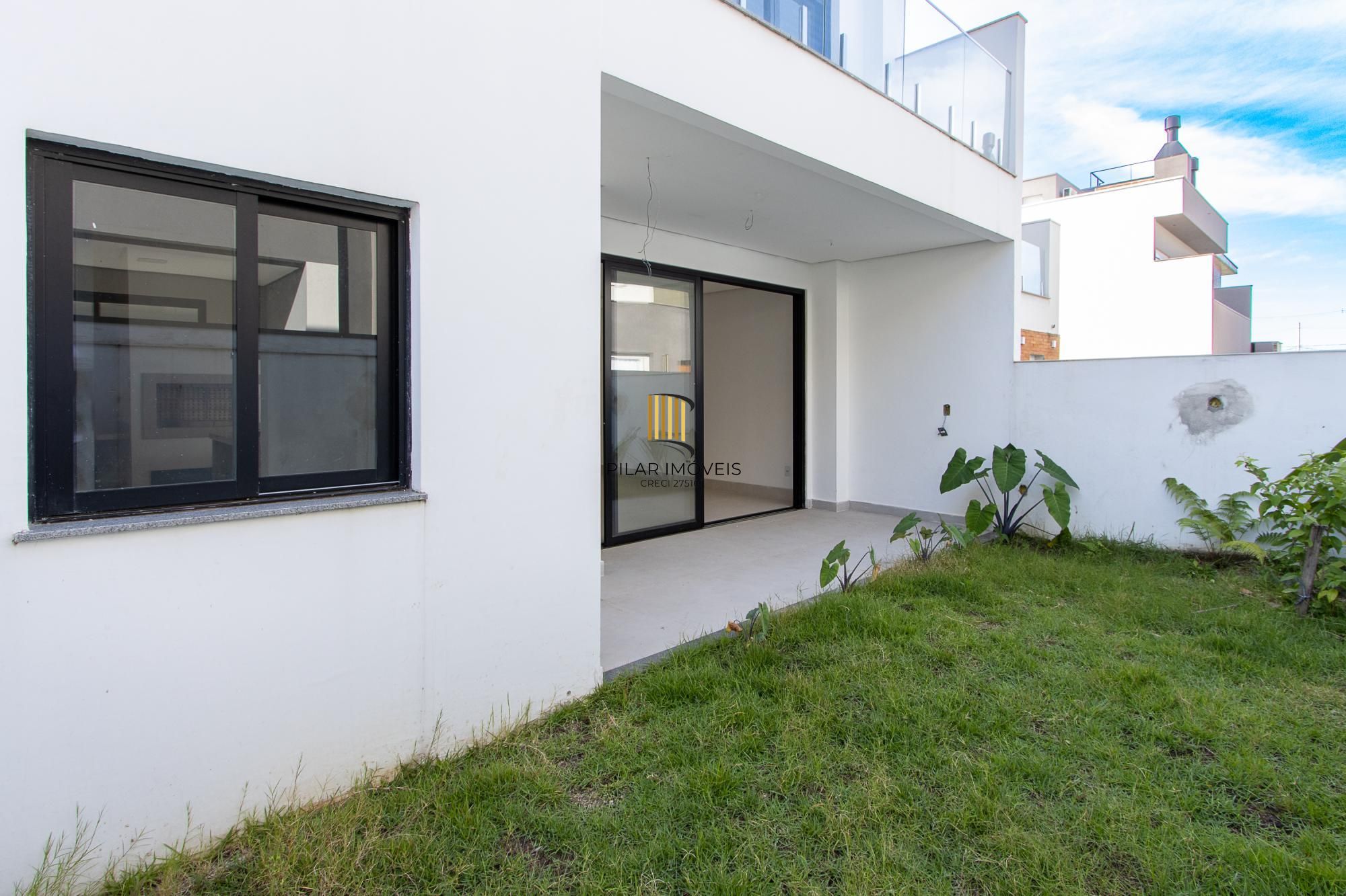 Casa de condomínio, 3 dormitórios, 3 suítes.