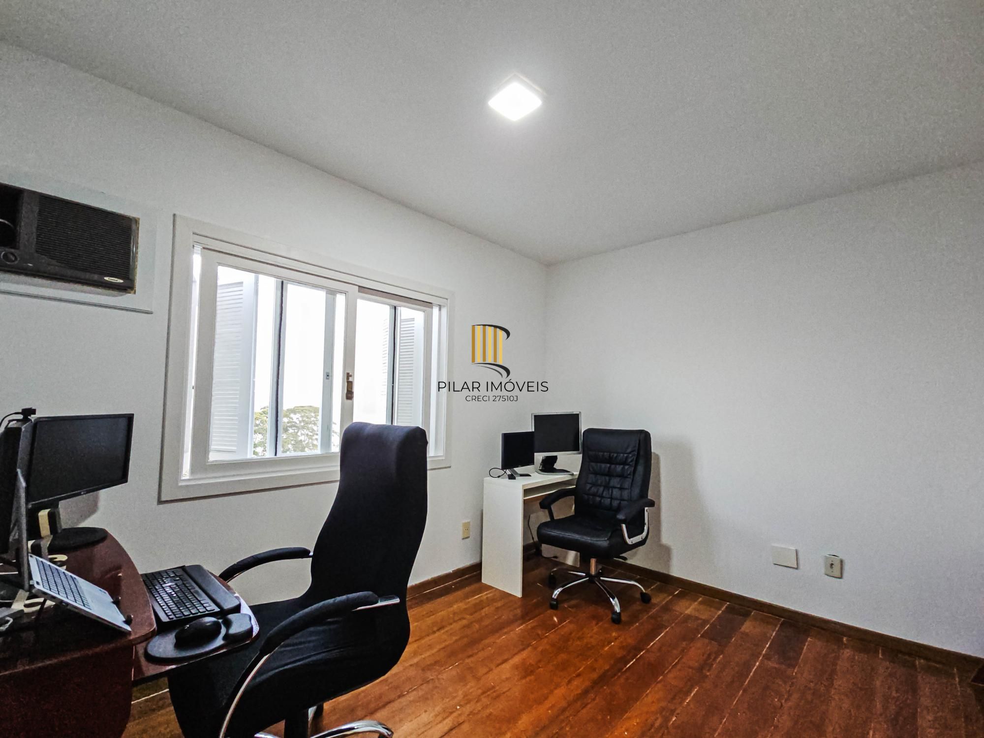 Casa na Vila Conceição, 3 dormitórios, 1 suíte, churrasqueira, lareira, 4 vagas, piscina aquecida e vista perene para o Rio.