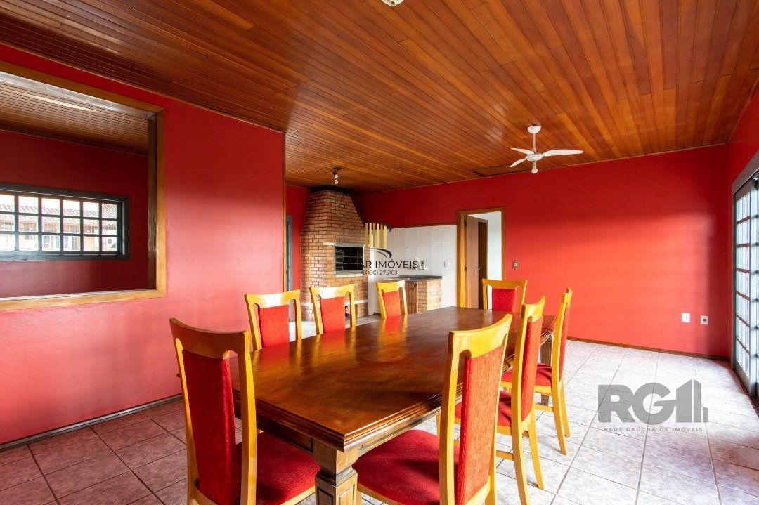 Casa 4 dormitórios no bairro Nonoai