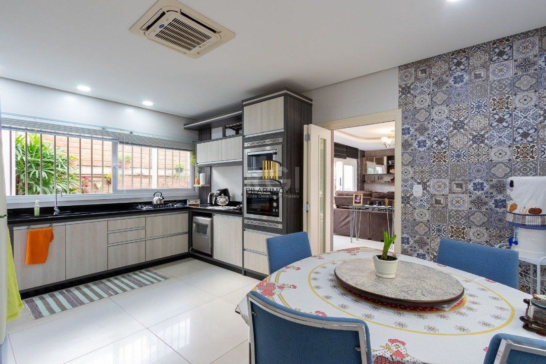 Casa para Venda - 377m², 4 dormitórios, sendo 3 suites, 3 vagas - Guarujá