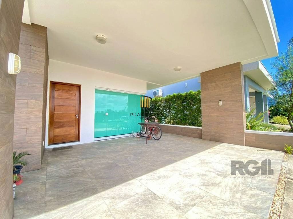 Casa a venda em Condomínio fechado na Beira mar de Atlântida Sul com 3 quartos e 164m²