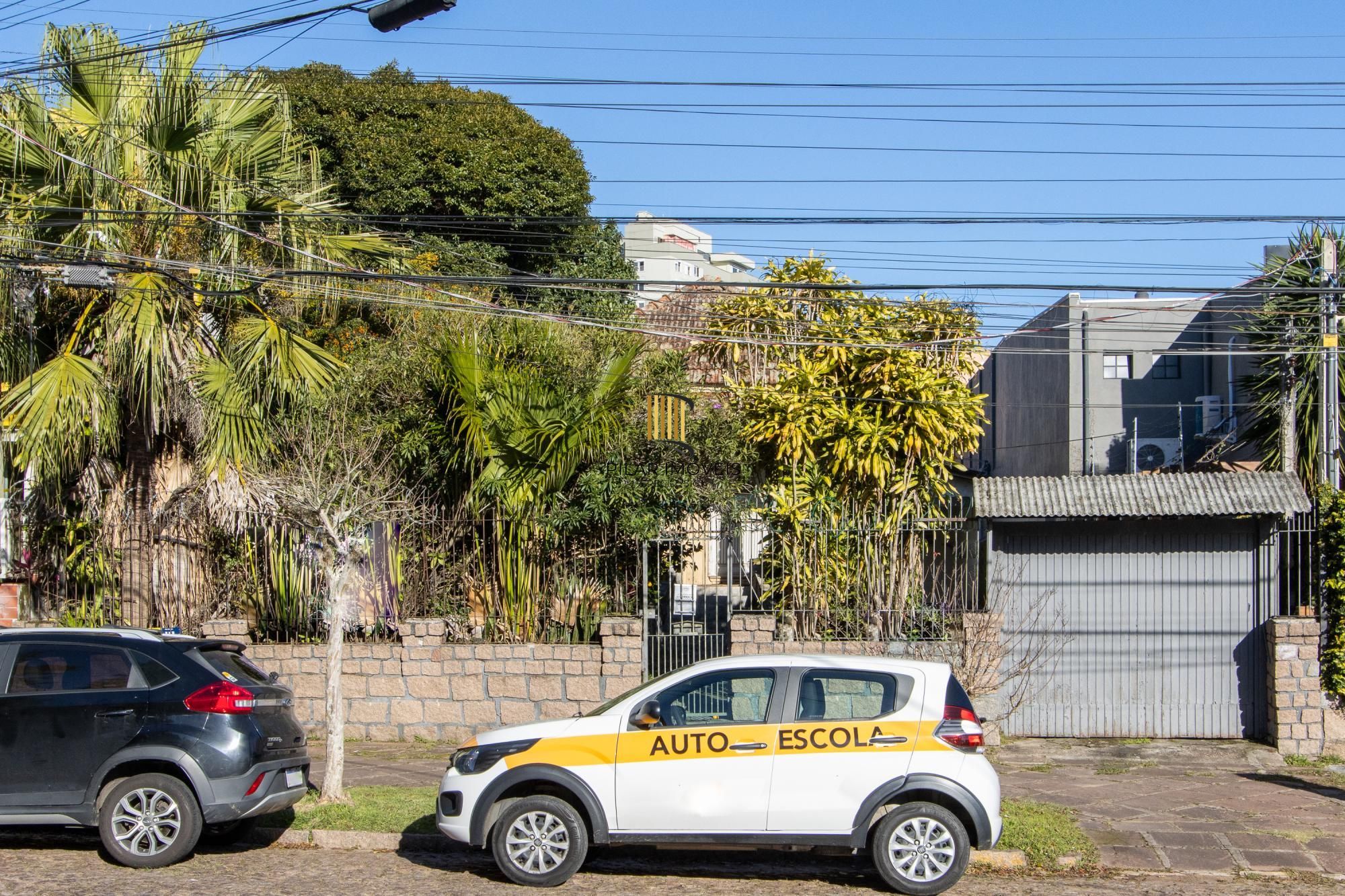 Casa de alvenaria com 104,37m² 3 dormitórios sendo 1 suíte, 2 vagas cobertas