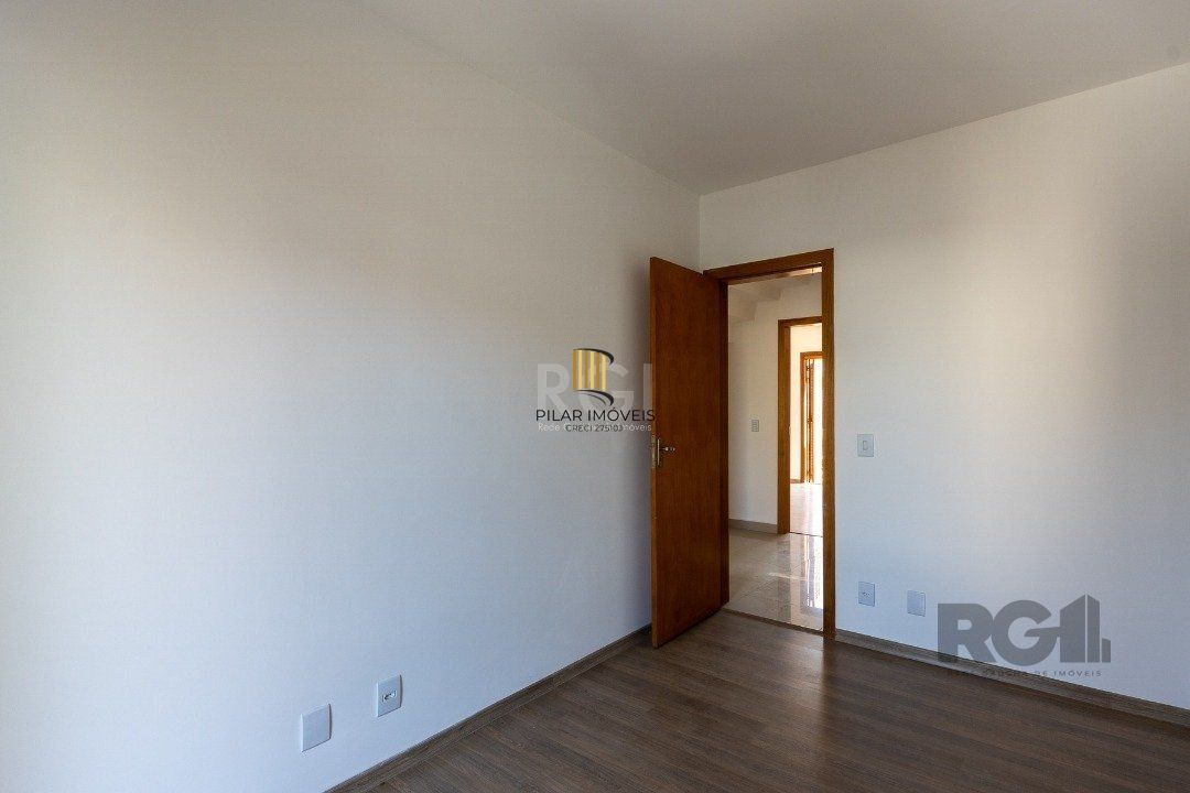 Casa 3 dormitórios no bairro Guarujá