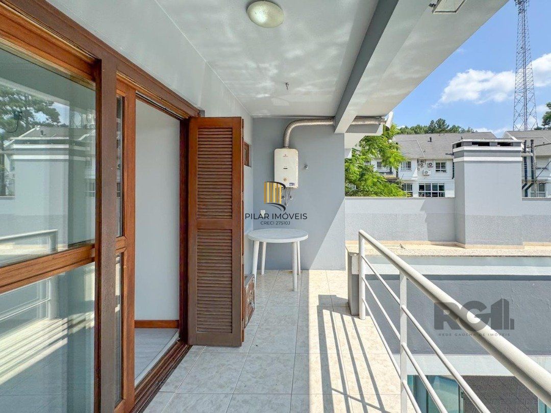 Com 4 suítes espaçosas, incluindo uma master com closet,