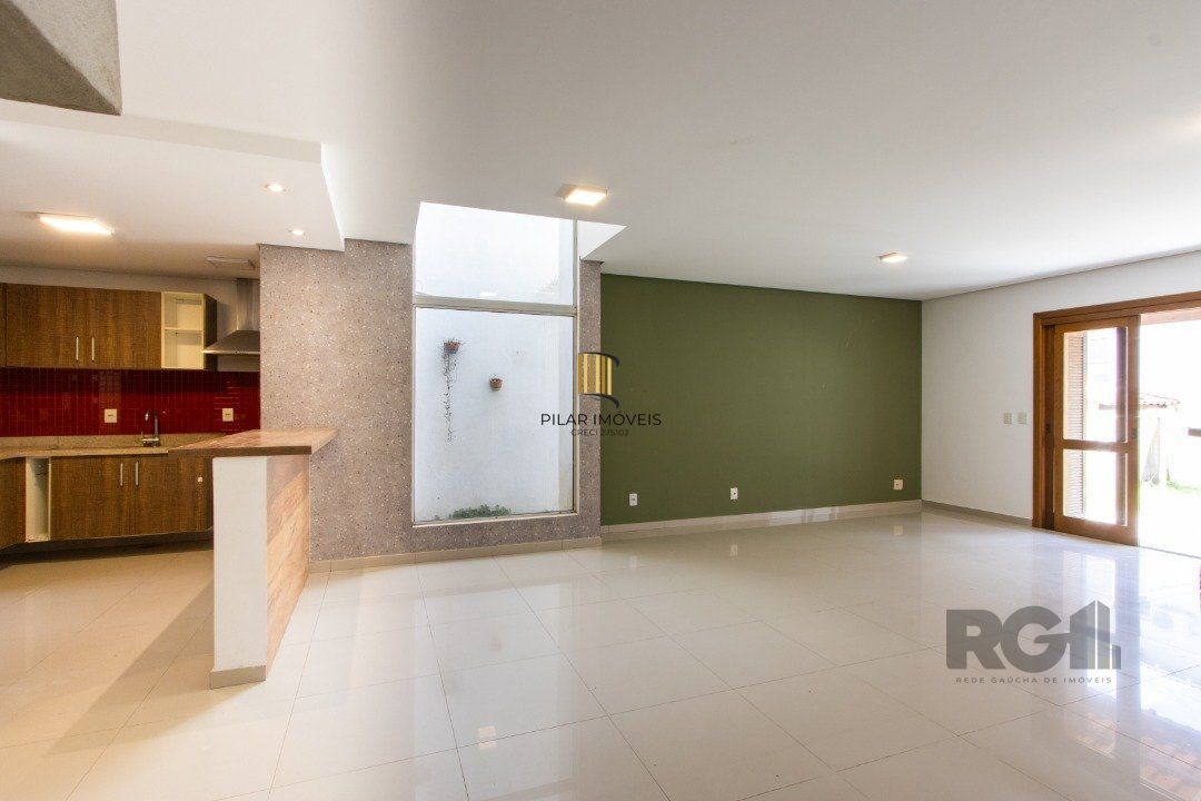 Casa 3 dormitórios no bairro Hípica